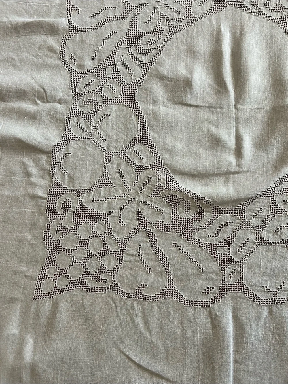 VTG Lace Cloth Ivory Ecru Linen Tablecloth 48” X 50” No Stains Picot Loops
